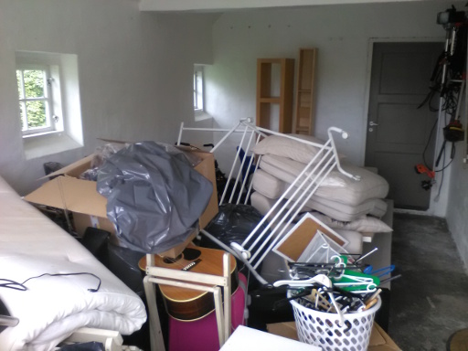 Express Avfall tømmer/rydder garasje for boss